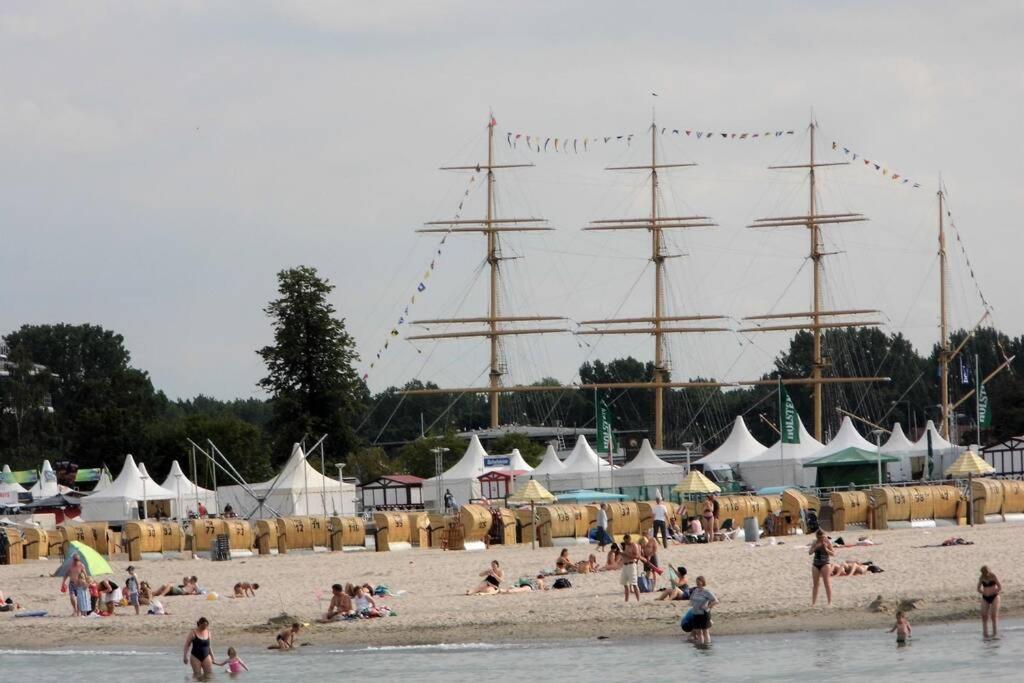 Traveloge Mit Schwimmbad Und Sauna لوبيك المظهر الخارجي الصورة